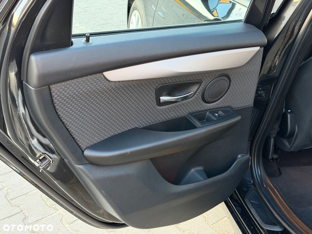 BMW Seria 2 218d - 23