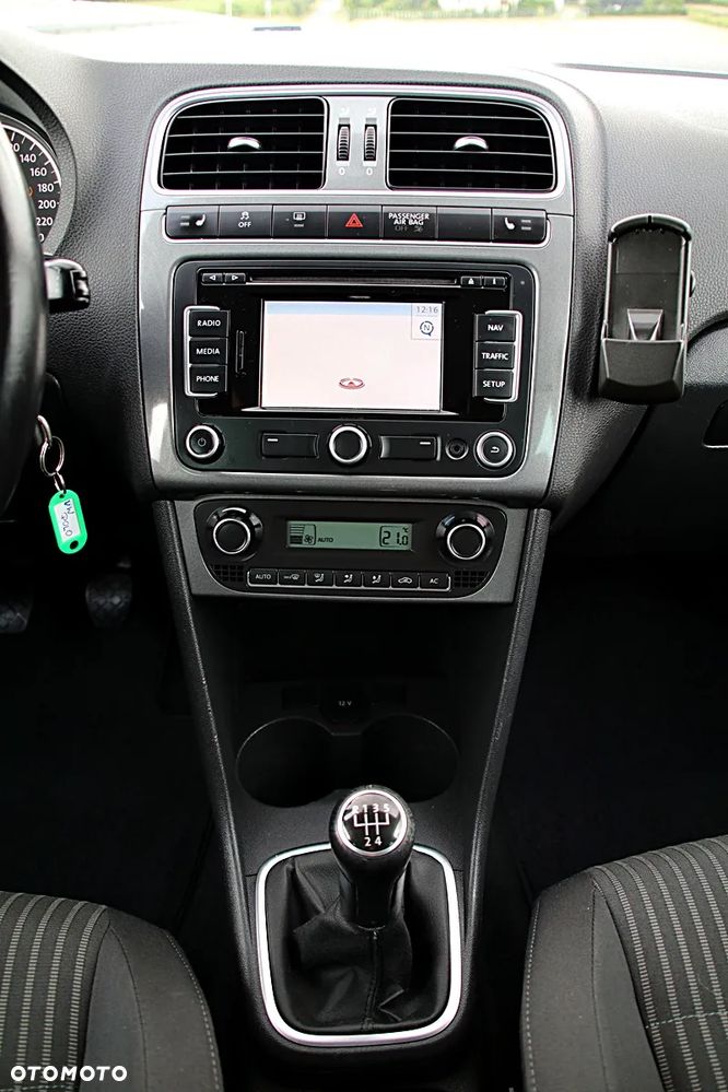 Volkswagen Polo 1.4 Highline - 24