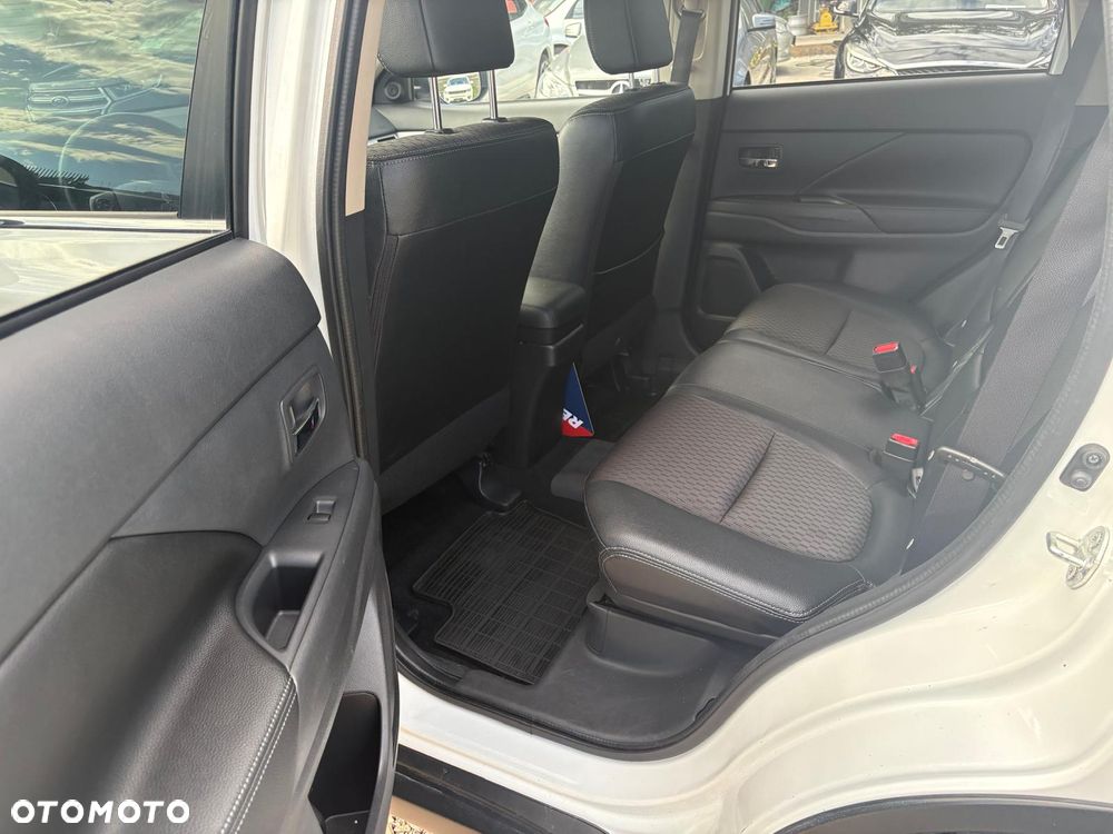 Mitsubishi Outlander 2.0 4WD Plus - 16