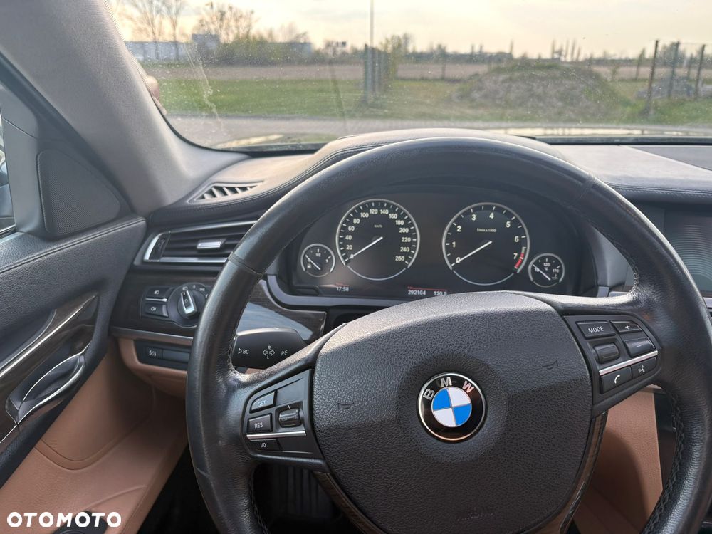 BMW Seria 7 750i L - 14