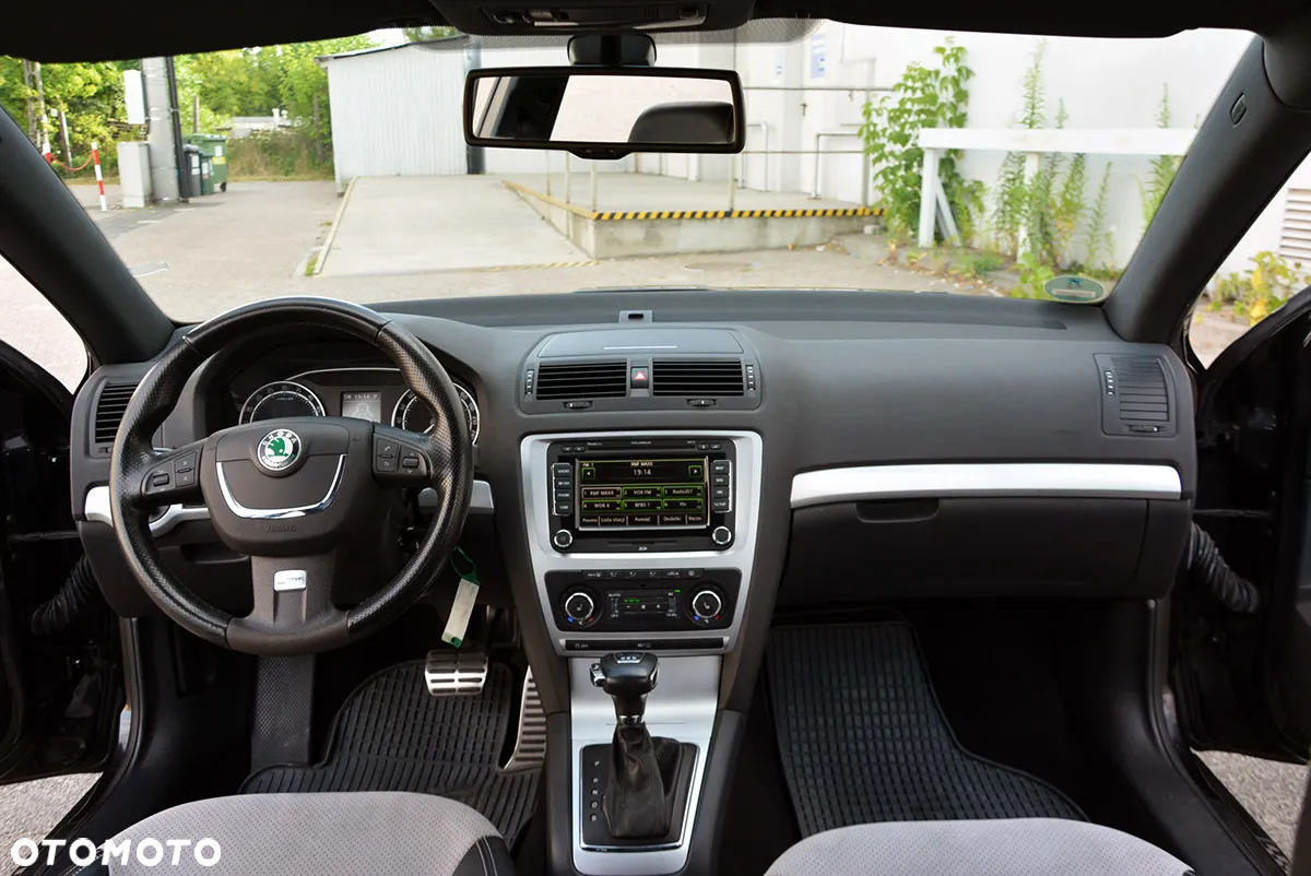 Skoda Octavia Combi 2.0 TDI CR DPF DSG RS - 31