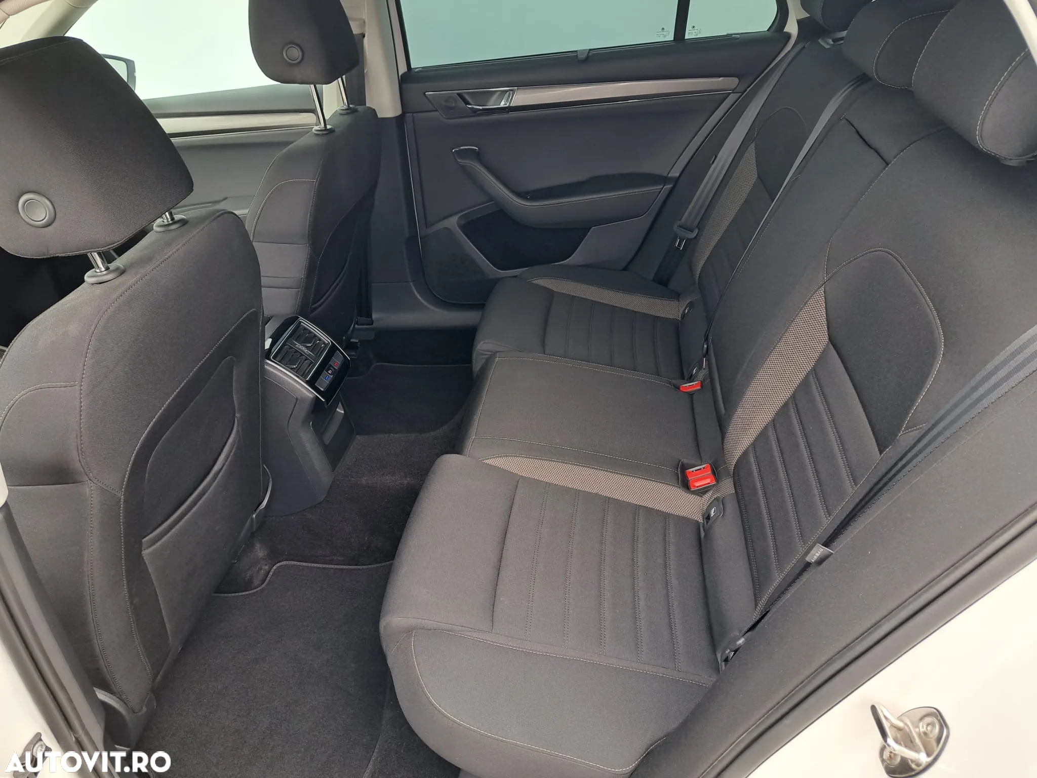 Skoda Superb Combi 2.0 TDI 4X4 DSG Scout - 32