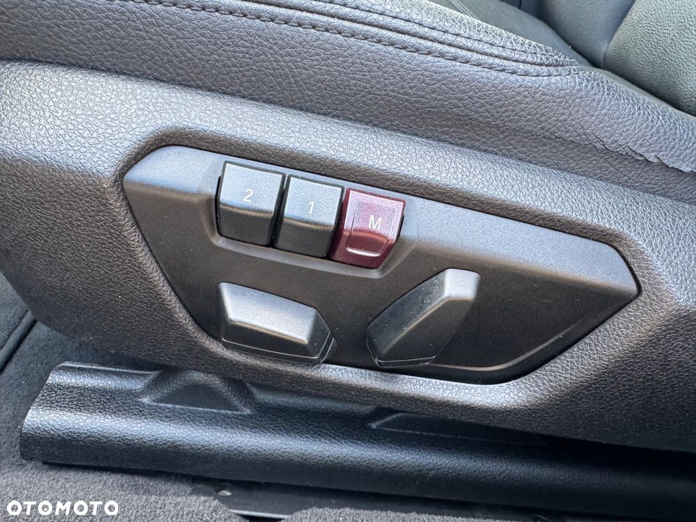 BMW Seria 3 328i xDrive Sport Line - 25