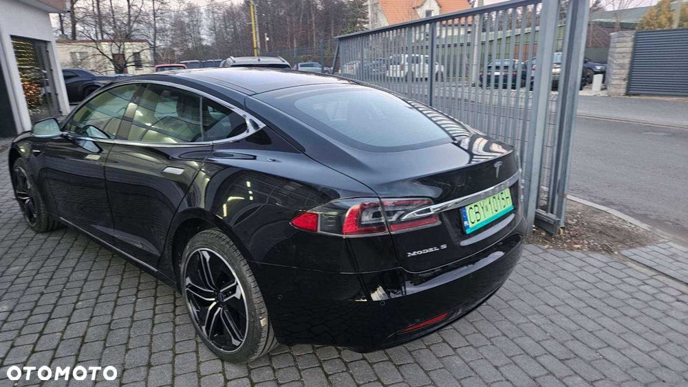 Tesla Model S - 7