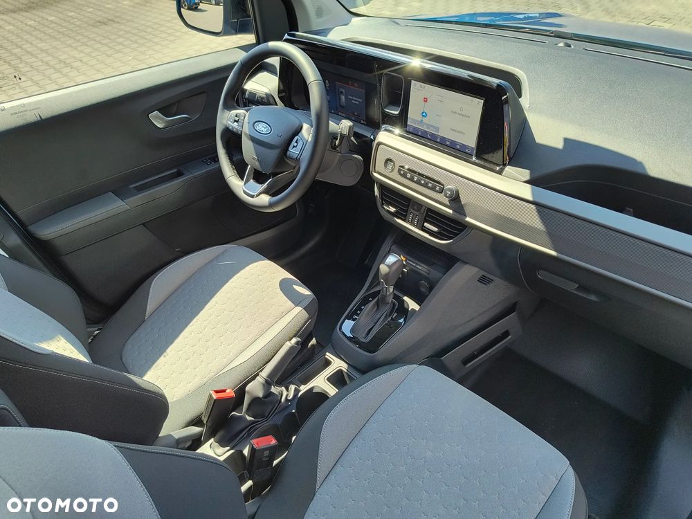 Ford Transit Courier - 13