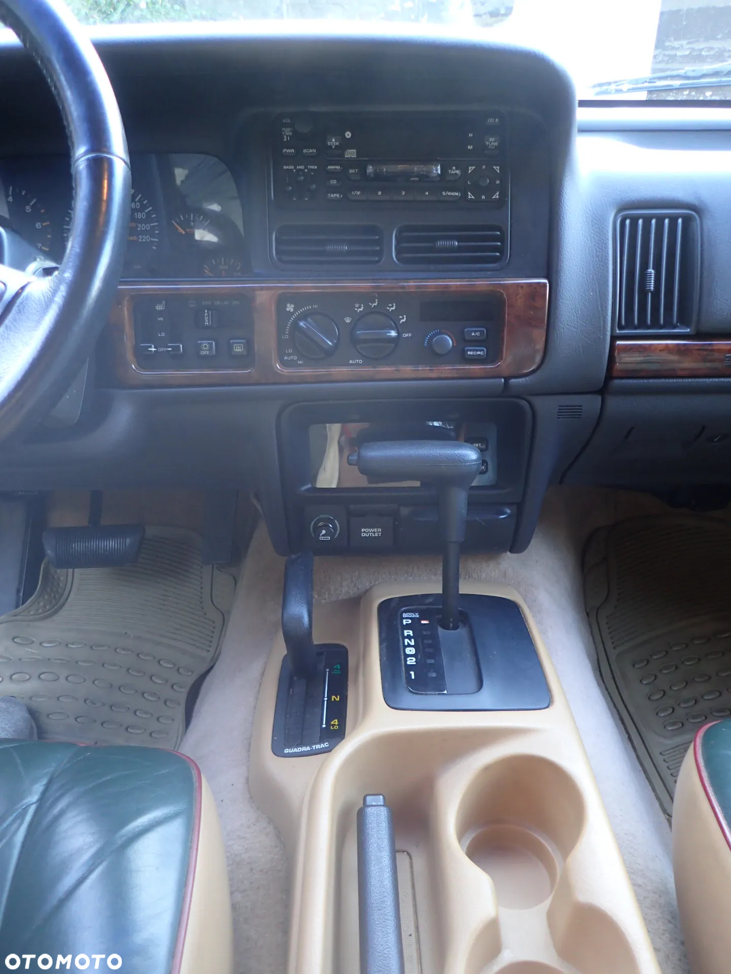 Jeep Grand Cherokee - 28