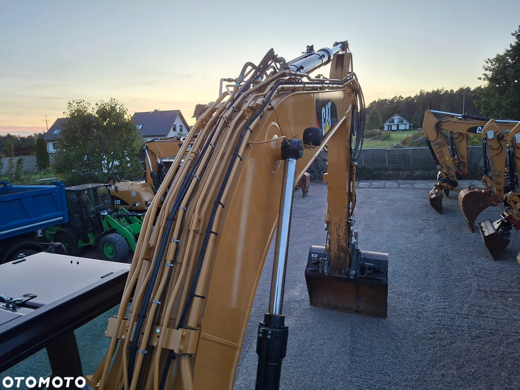 Caterpillar CAT 323 FL - 11