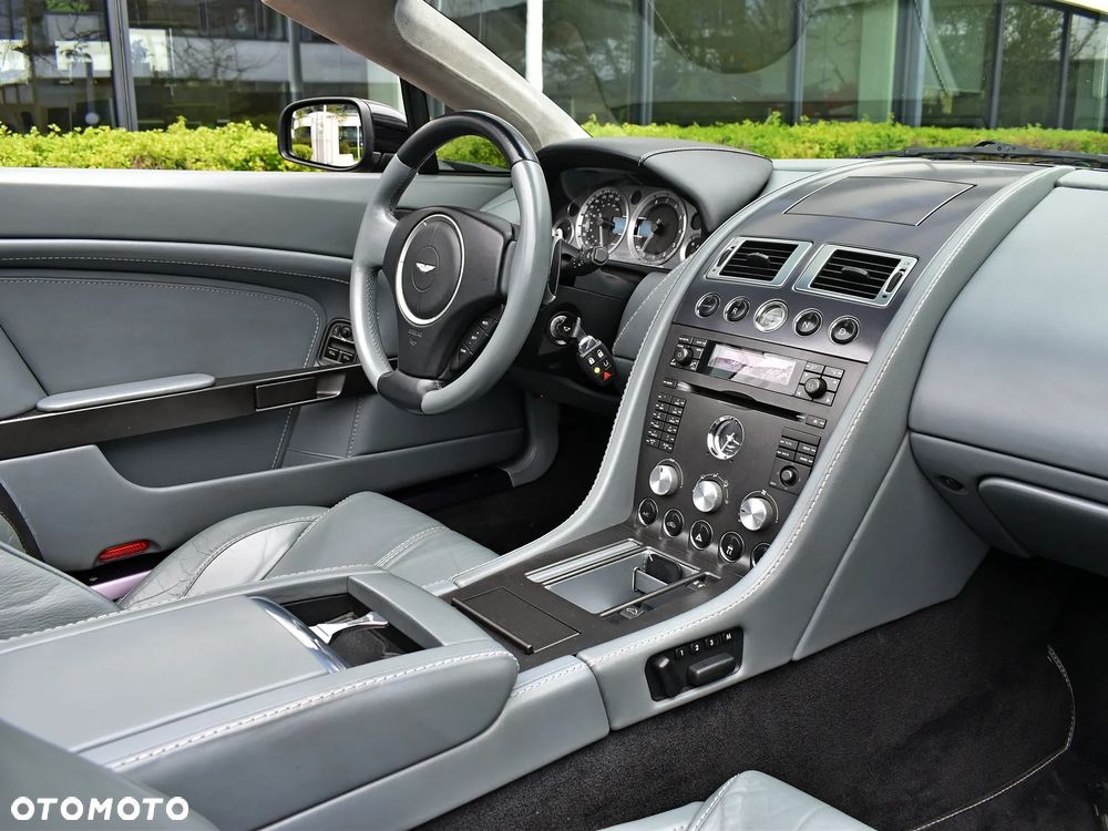 Aston Martin V8 Vantage - 7