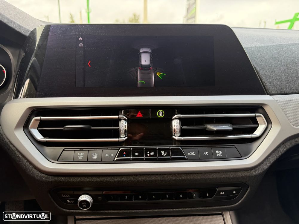 BMW 318 d Touring Advantage - 32