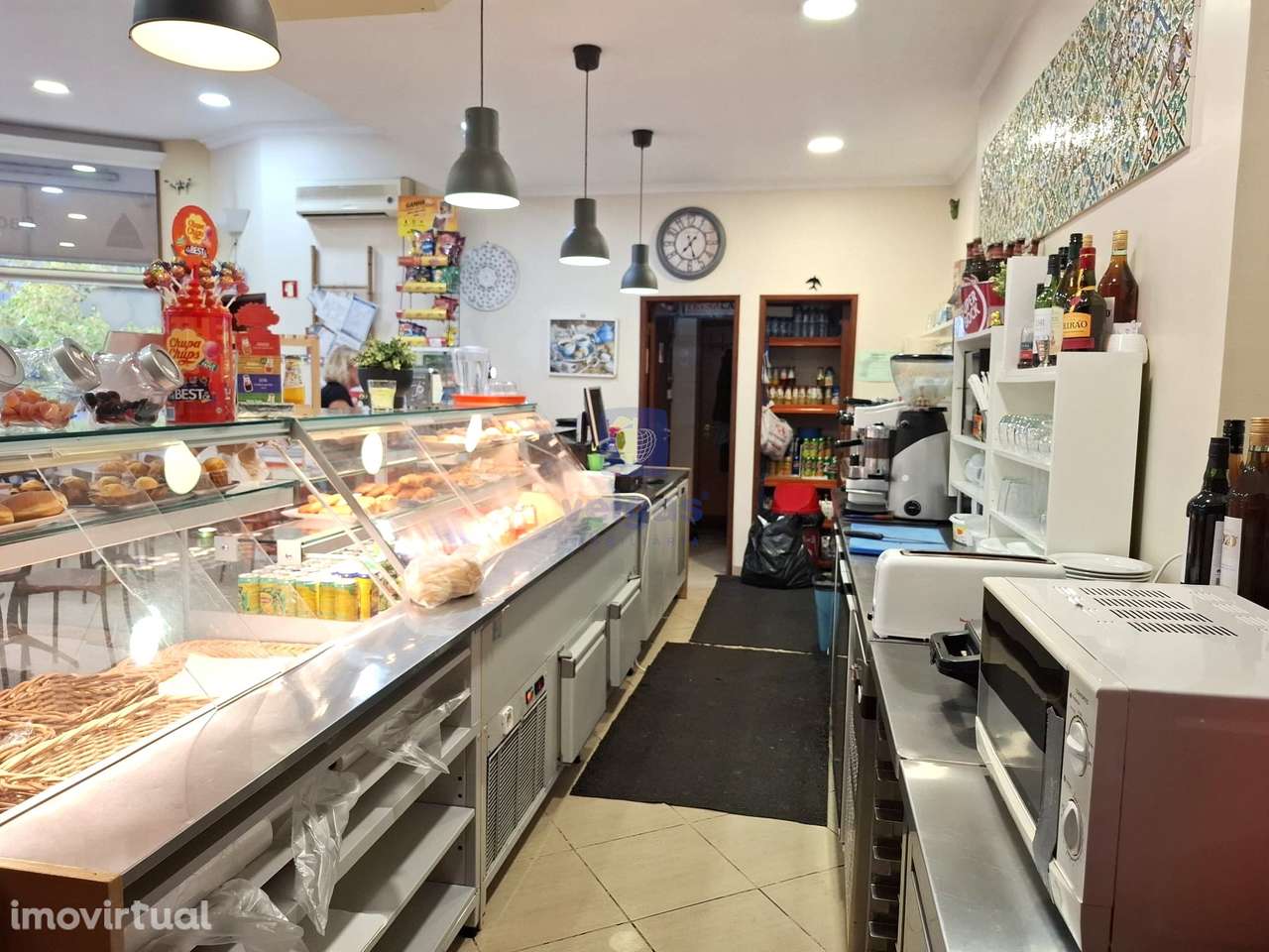 Trespasse de café/pastelaria numa das avenidas mais movimentadas das C - Grande imagem: 3/26