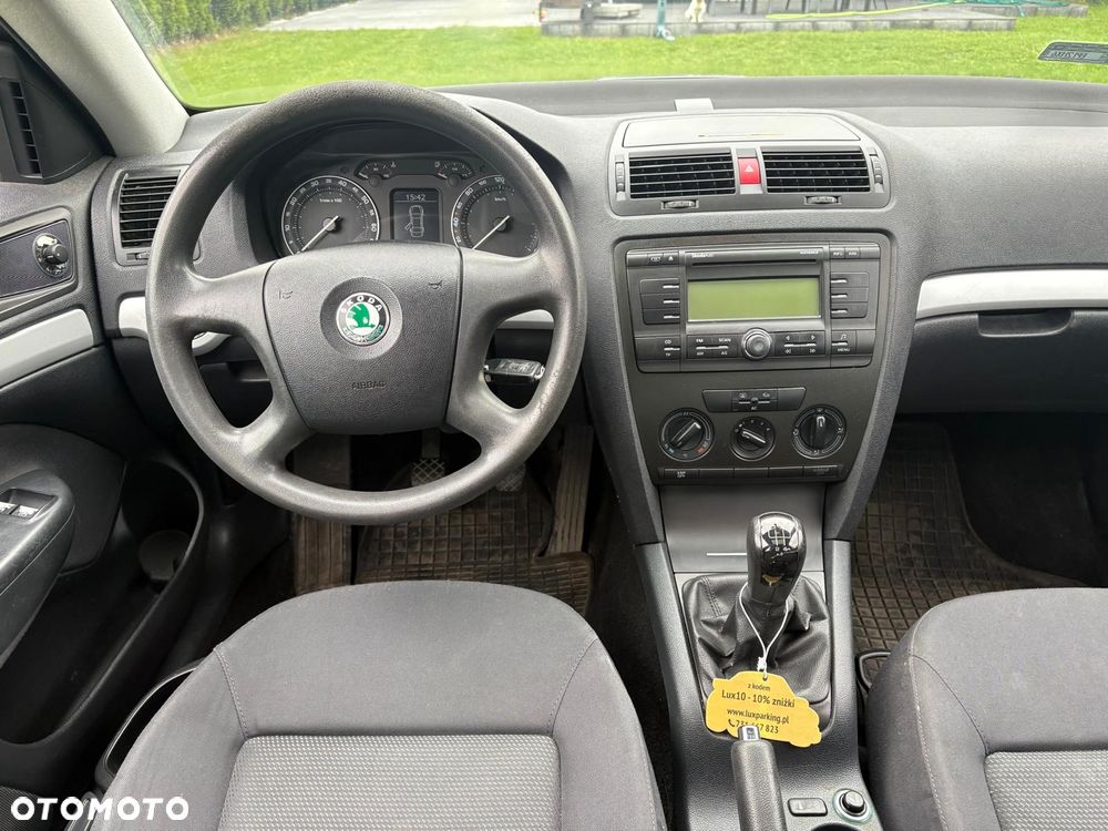 Skoda Octavia 1.6 Ambiente - 6