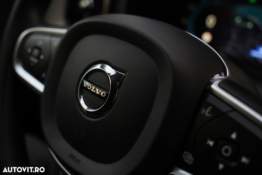 Volvo XC 60 B4 MHEV Momentum Pro - 19