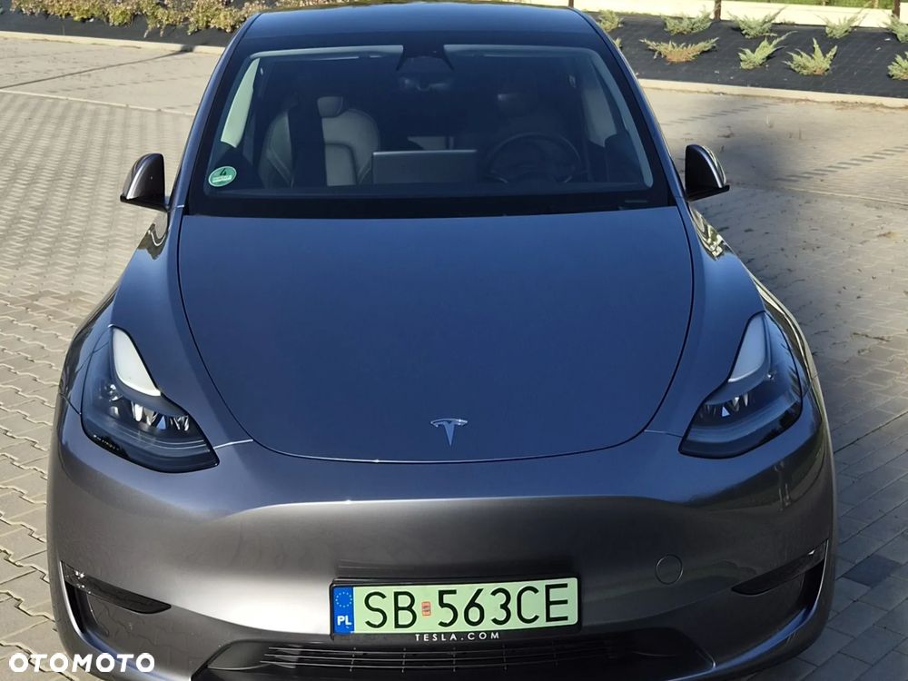 Tesla Model Y Long Range AWD - 3