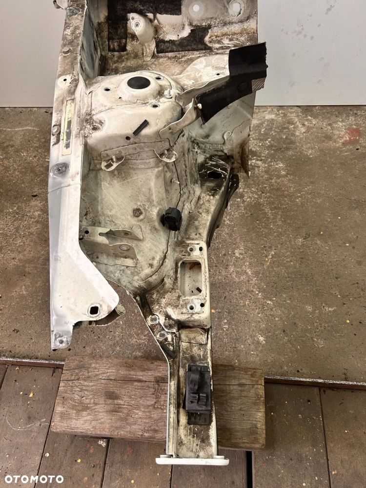 PRZEDNIA ĆWIARTKA PRAWA/LEWA PODŁUŻNICA FATRUCH HB 5D 12-20 Audi A3 8V 0V4 LY9K - 13