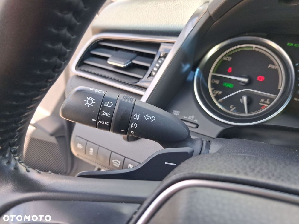 Toyota Camry 2.5 Hybrid Executive CVT - 19