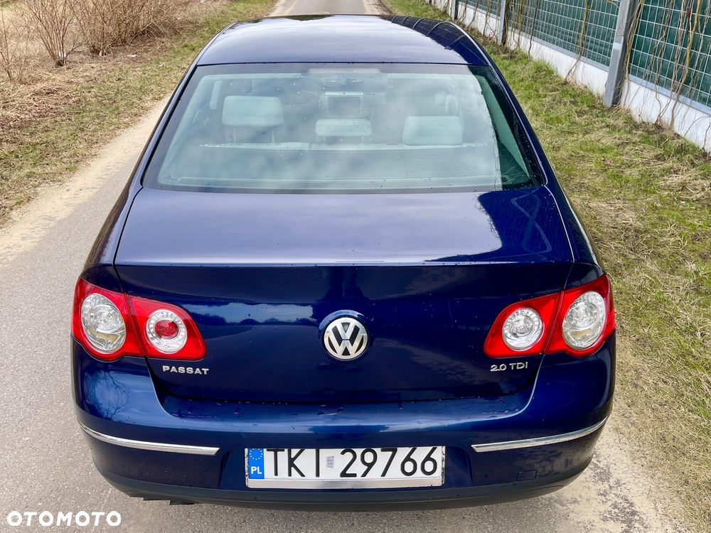 Volkswagen Passat 2.0 TDI Comfortline - 13