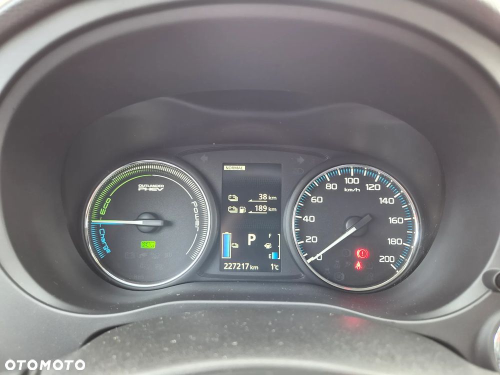 Mitsubishi Outlander - 8