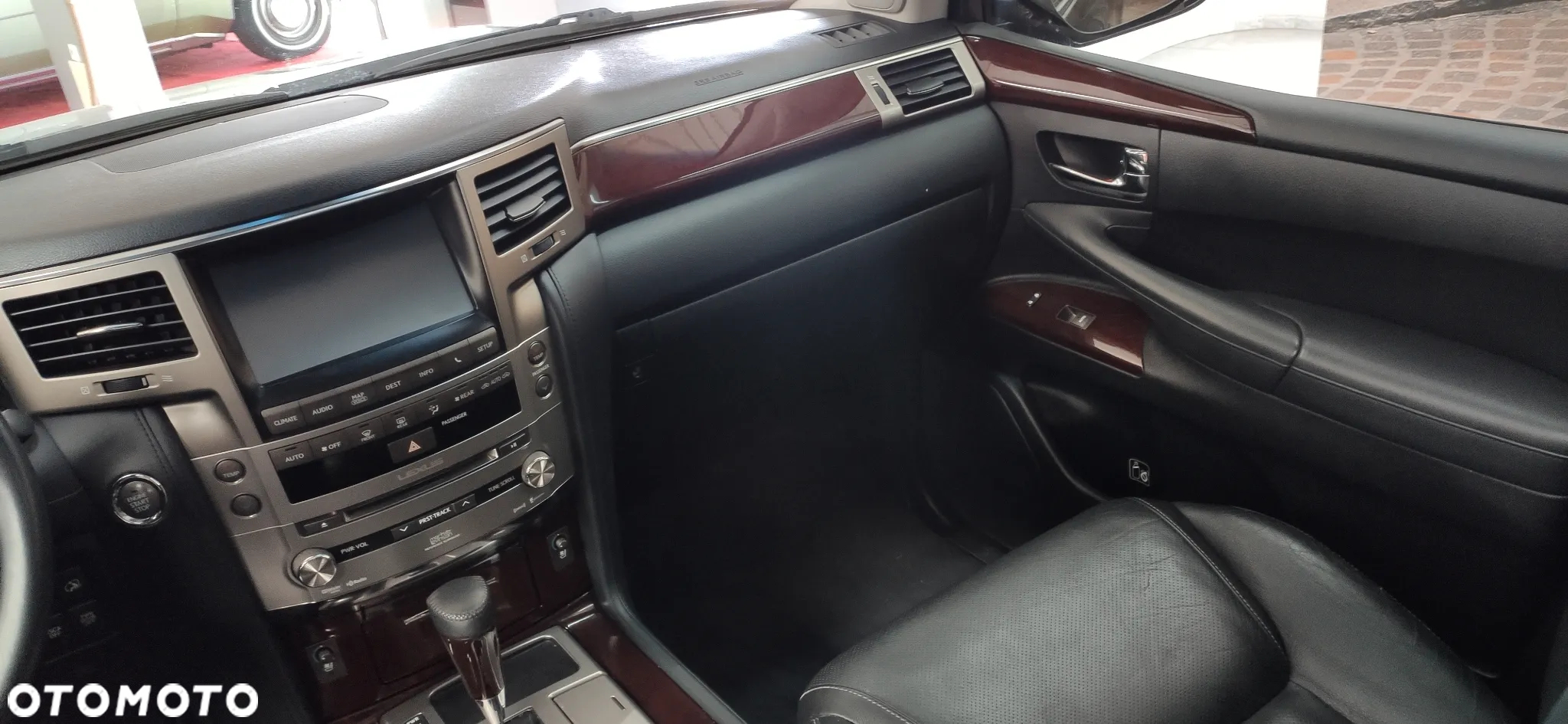 Lexus LX 570 Omotenashi - 9