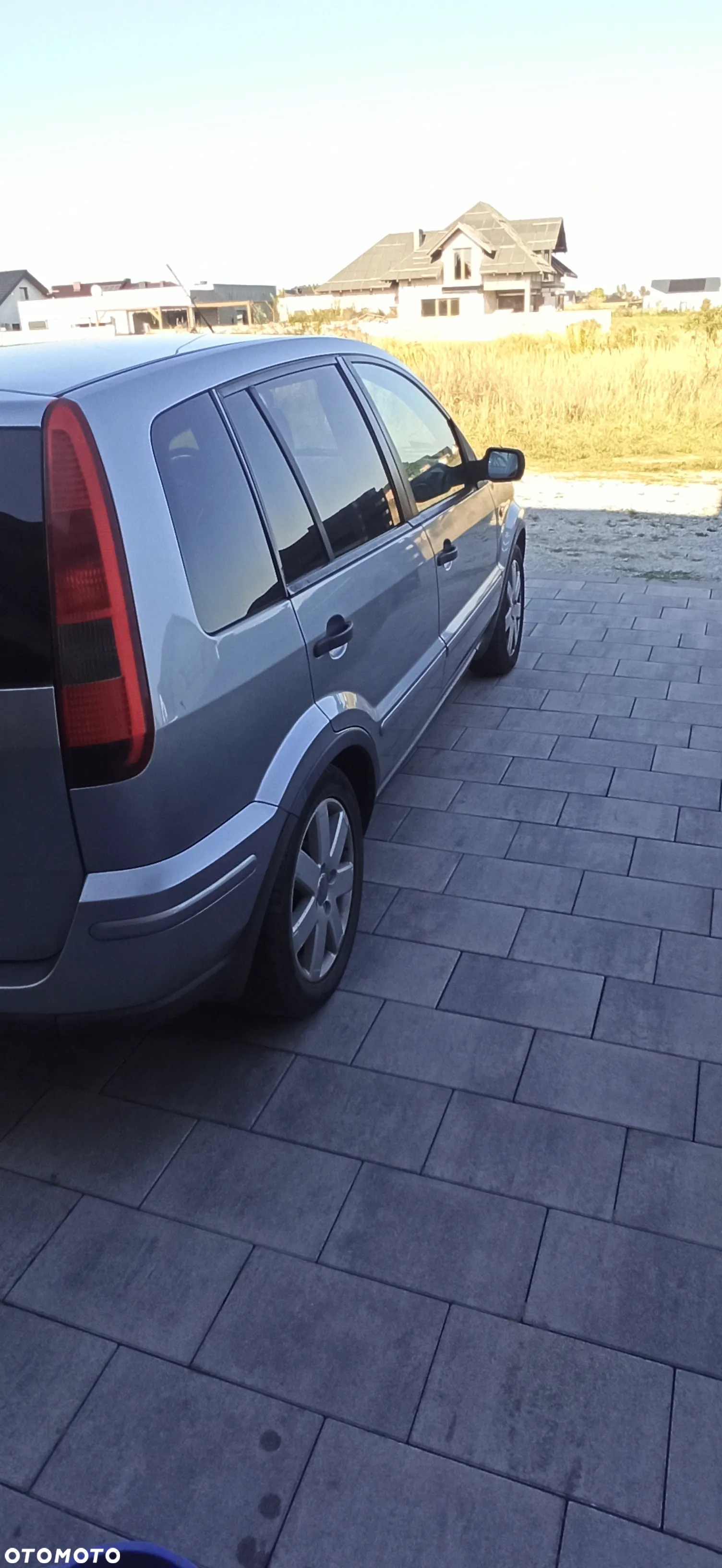 Ford Fusion 1.6 + - 3