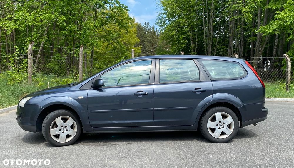 Ford Focus 1.6 Ambiente - 2