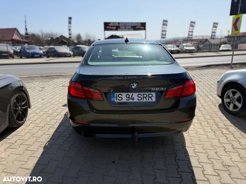 BMW Seria 5 523i Sport-Aut. - 11
