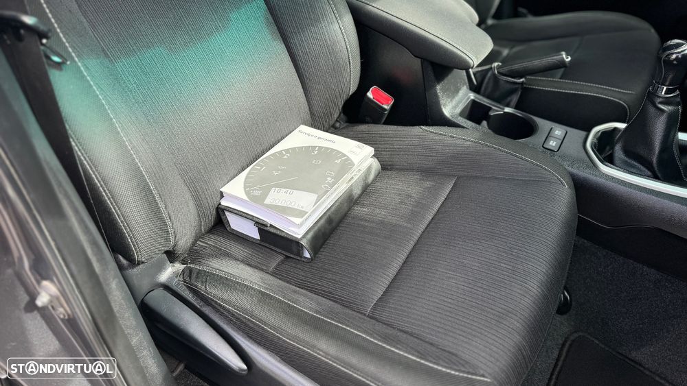 Toyota Hilux 2.4 D-4D 4WD CD Tracker - 37