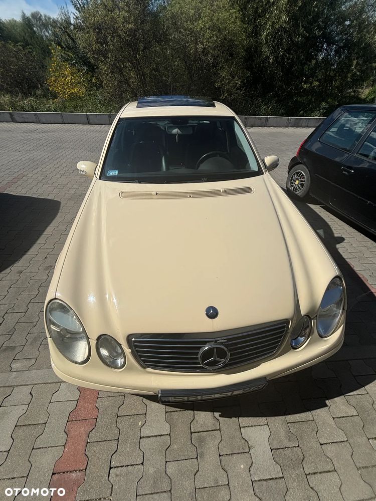 Mercedes-Benz E-Class 2005 photo 2