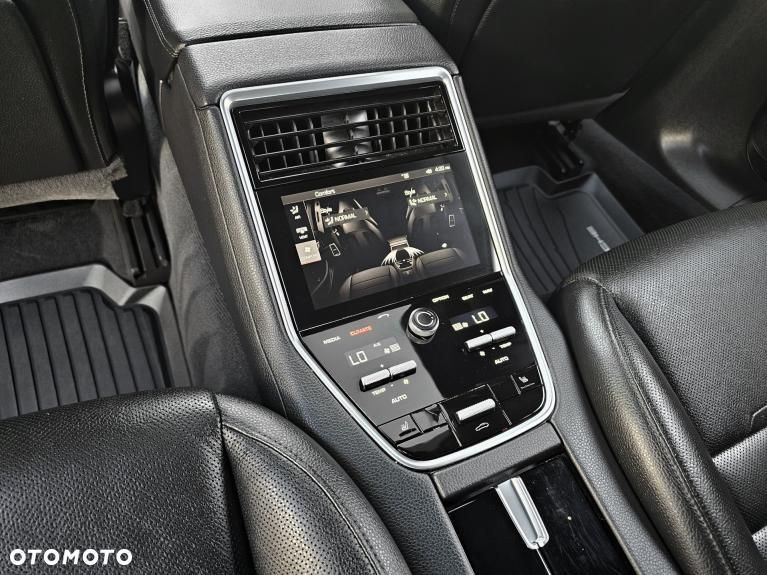 Porsche Panamera 4S - 8
