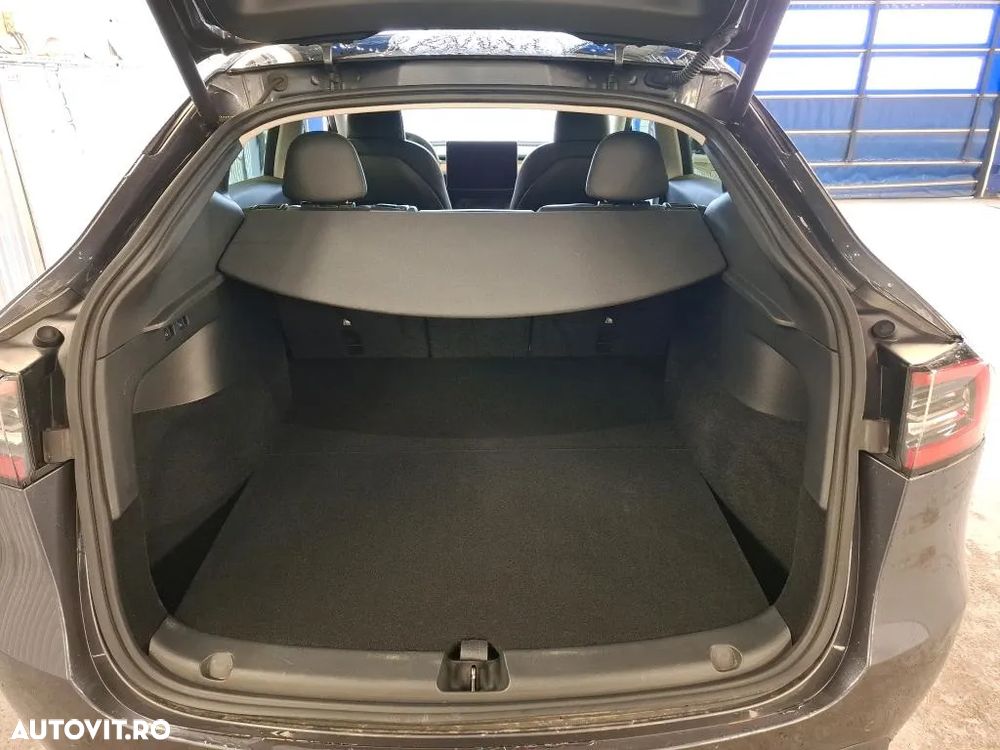 Tesla Model Y Long Range Dual Motor AWD - 8