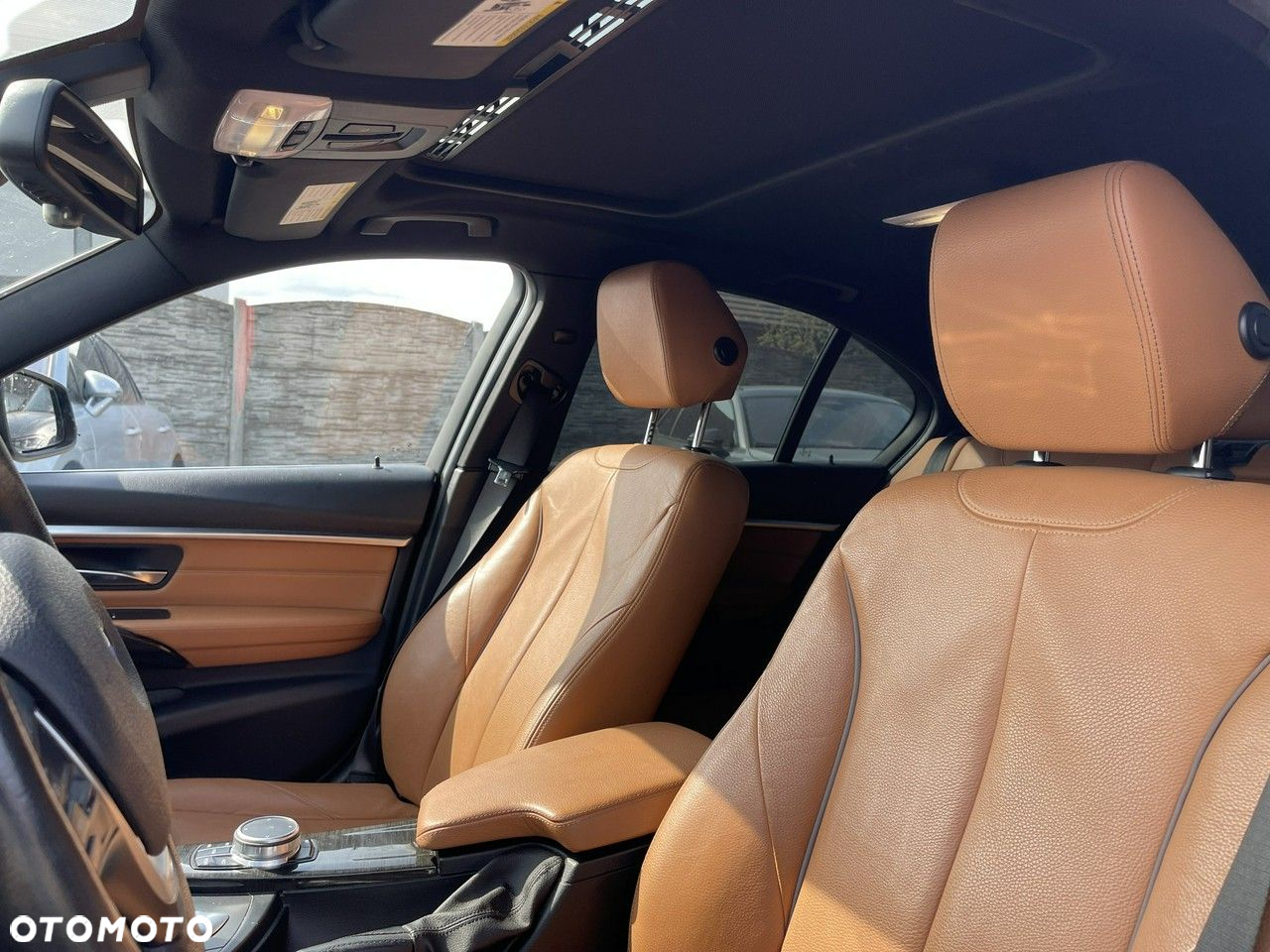 BMW Seria 3 330i sport - 10