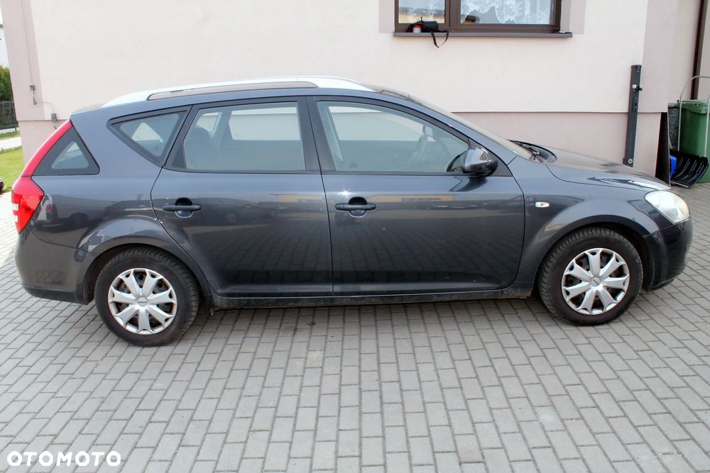 Kia Ceed 1.4 L - 6