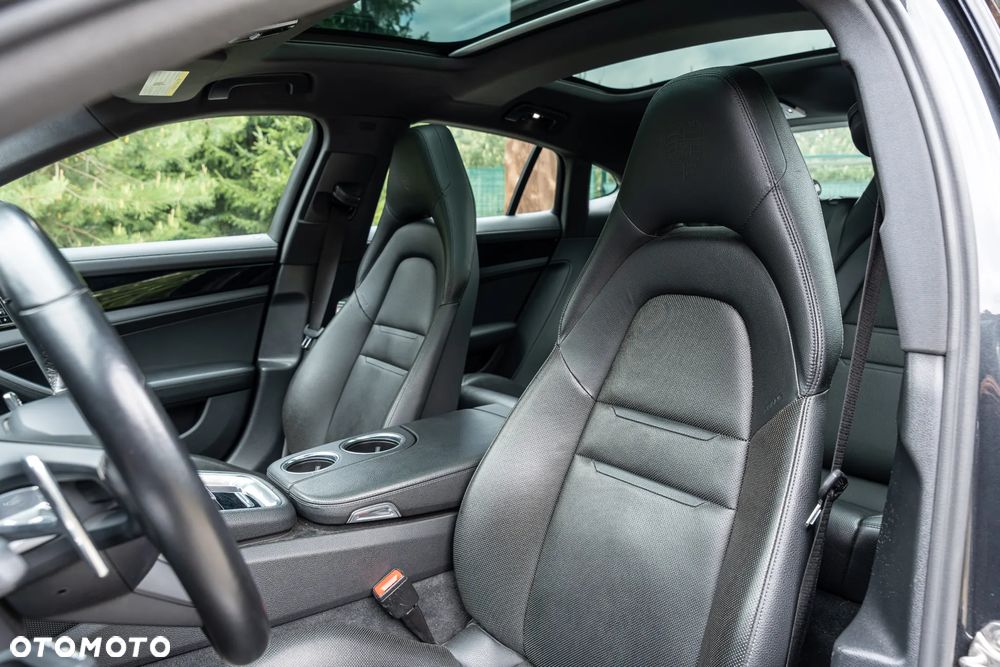 Porsche Panamera 4S - 22