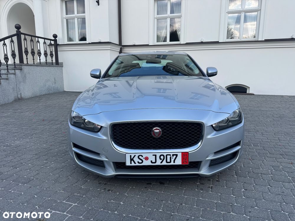 Jaguar XE 2.0 D Prestige - 4