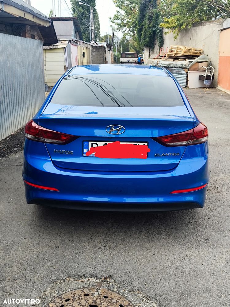 Hyundai Elantra - 2