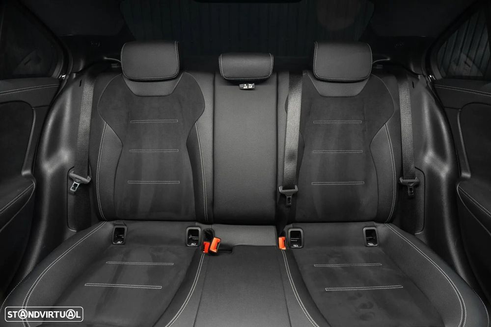 Mercedes-Benz A 250 Limousine e 8G-DCT AMG Line - 24