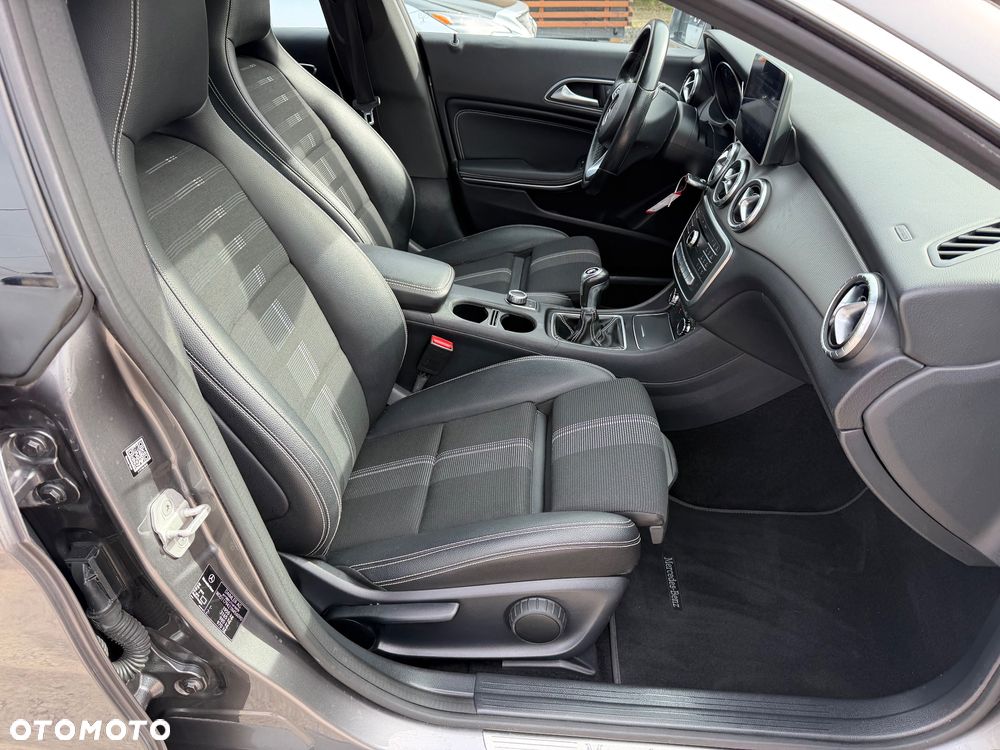 Mercedes-Benz CLA 180 Urban - 31