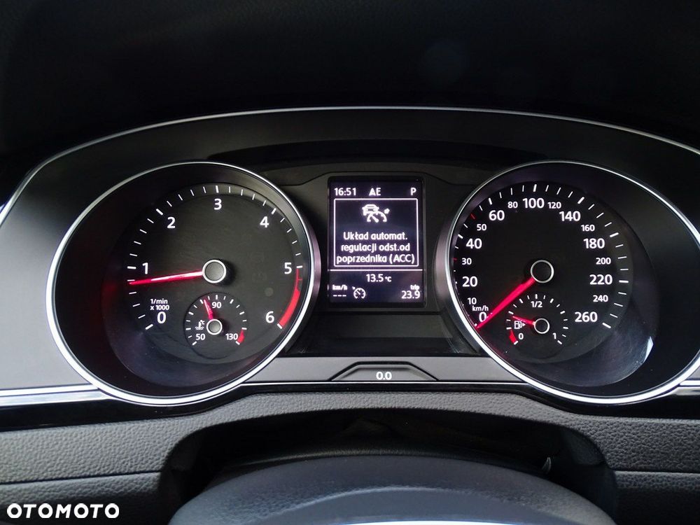 Volkswagen Passat - 26