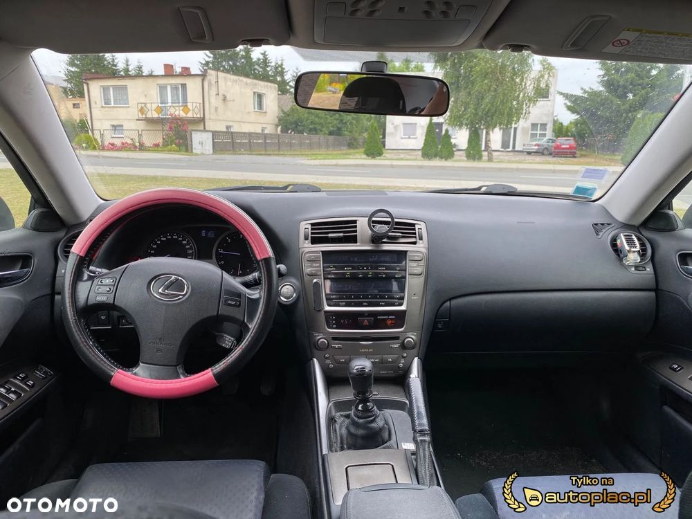 Lexus IS 220d - 12