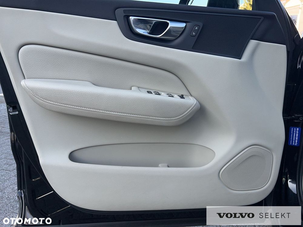 Volvo XC 60 B4 B Momentum - 16