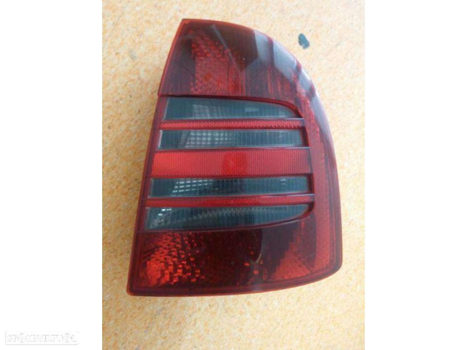 Farolim farol tras direito skoda superb - 1