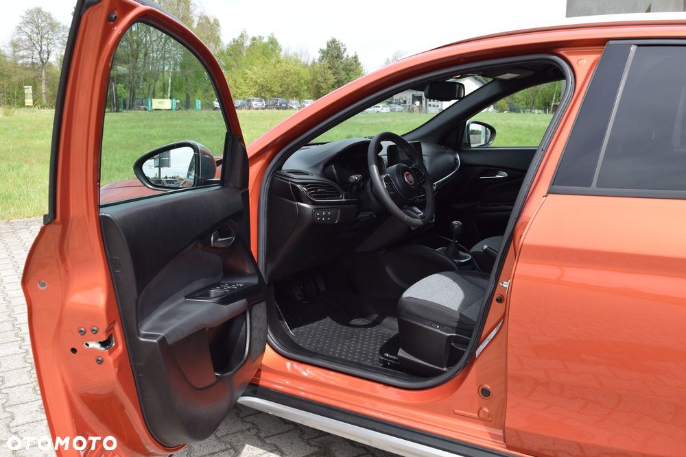 Fiat Tipo 1.6 MultiJet Cross - 16
