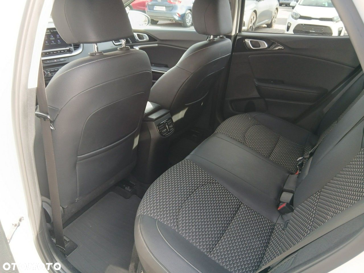 Kia XCeed - 13