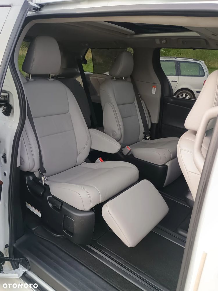 Toyota Sienna - 8