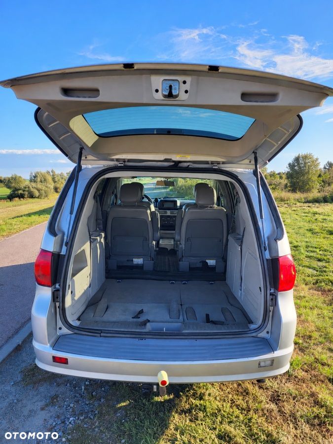 Volkswagen Routan - 19