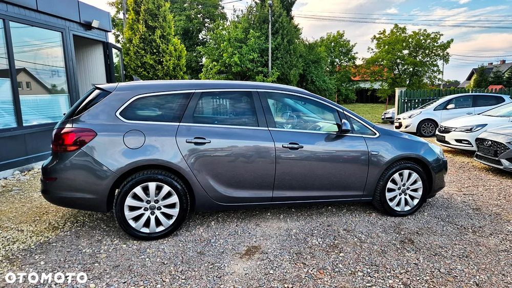 Opel Astra 1.6 T Cosmo - 12