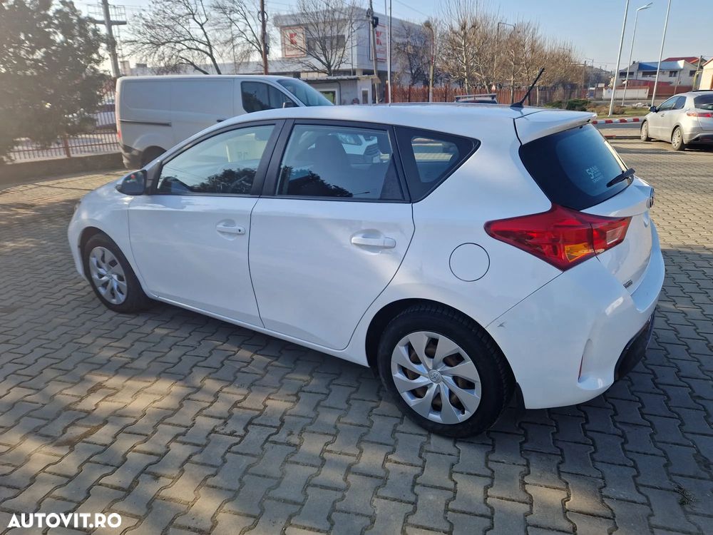 Toyota Auris 1.6 L Valvematic Luna - 2
