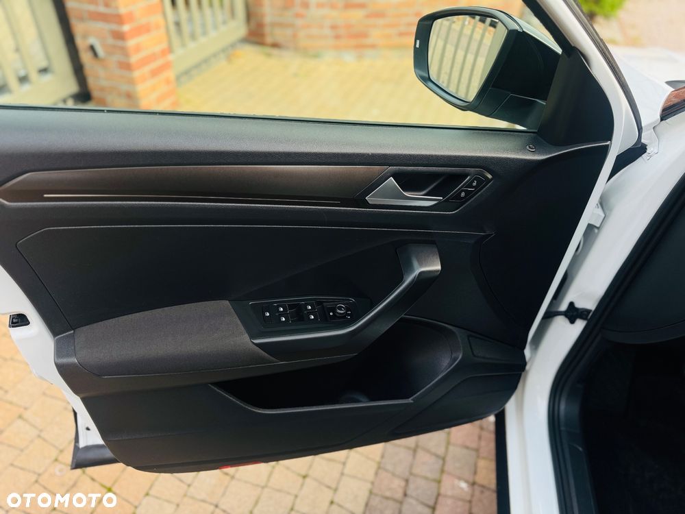 Volkswagen T-Roc 1.0 TSI Life Plus - 17