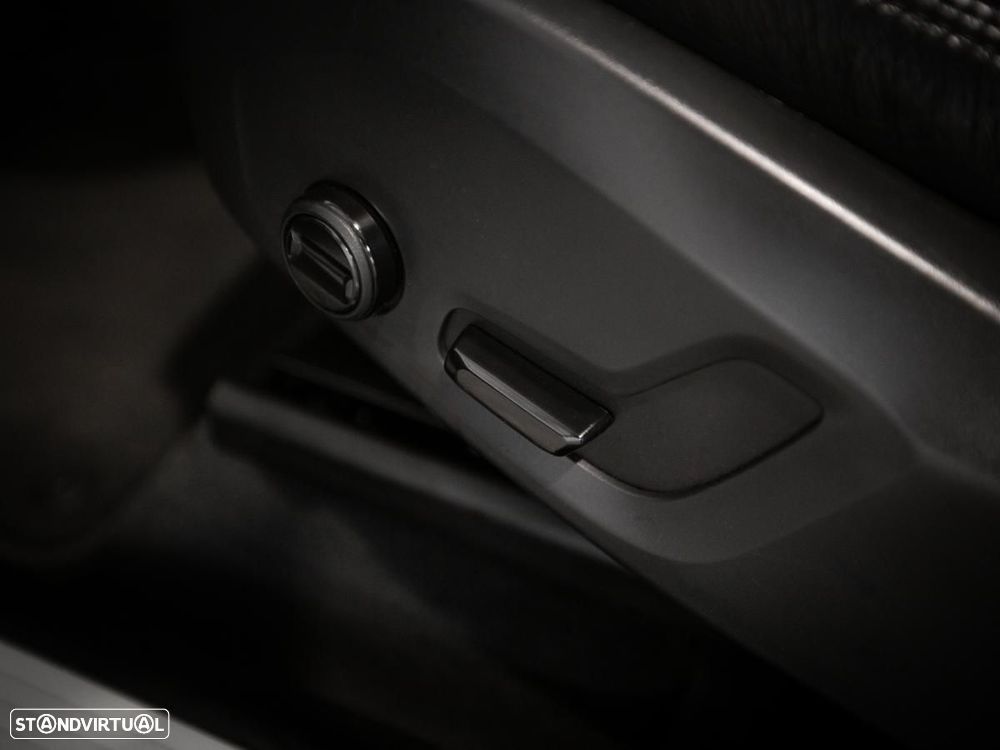 Volvo XC 60 2.0 T8 PHEV Momentum AWD - 27