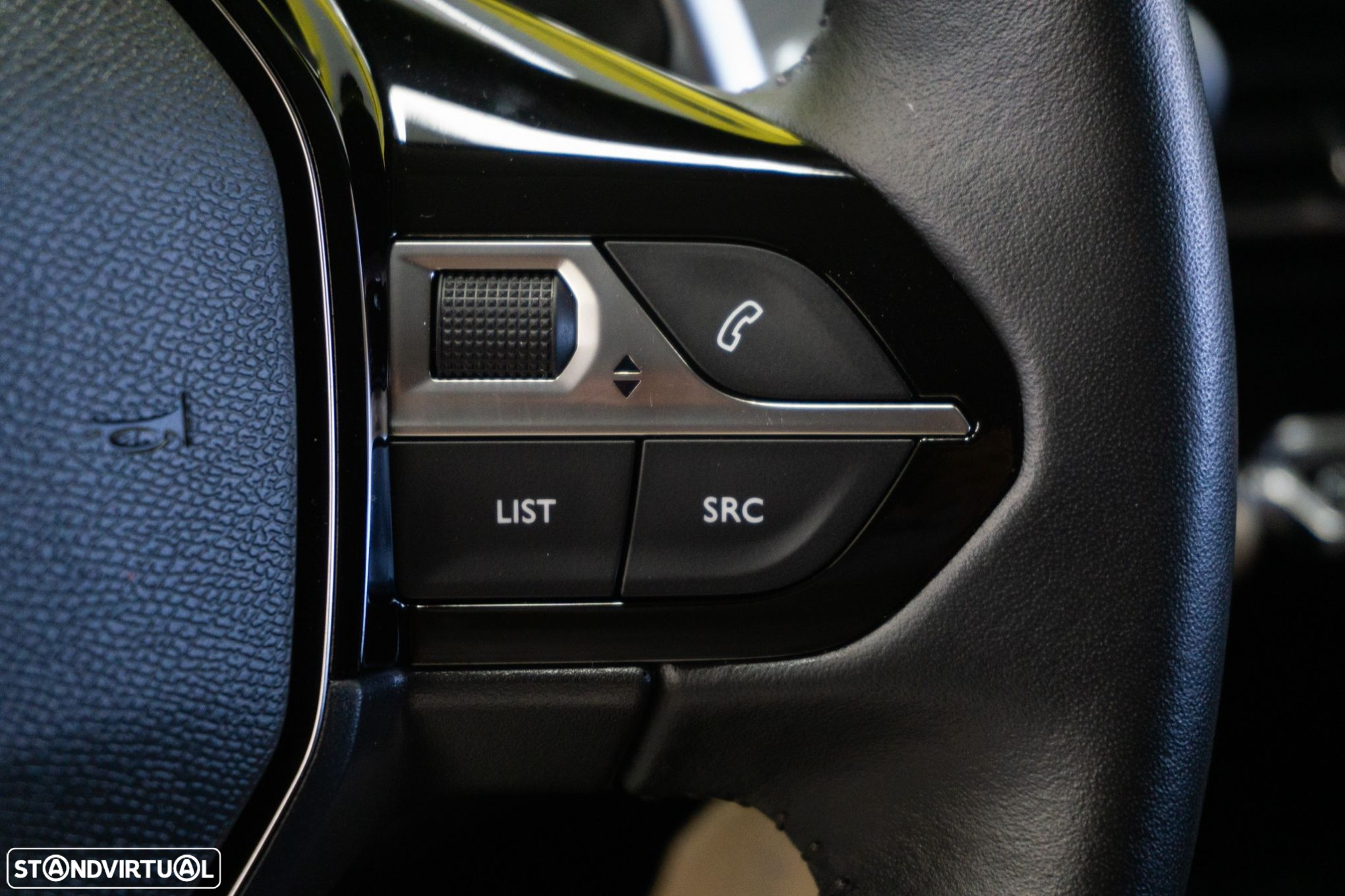 Peugeot 2008 1.2 PureTech Allure Pack EAT8 - 21