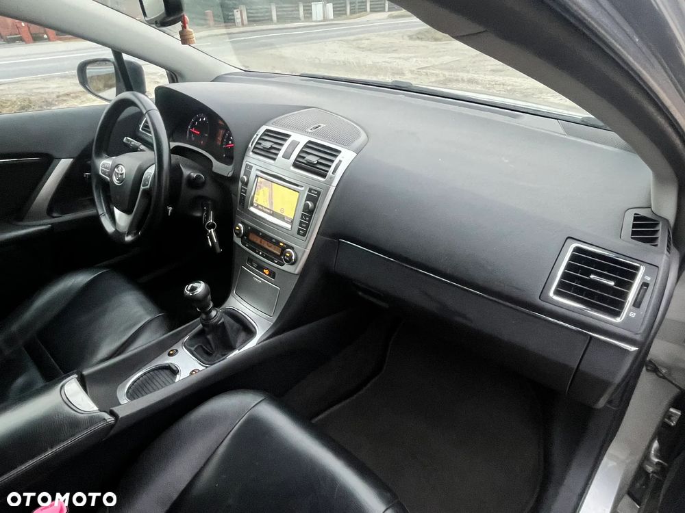 Toyota Avensis 1.6 Premium - 22